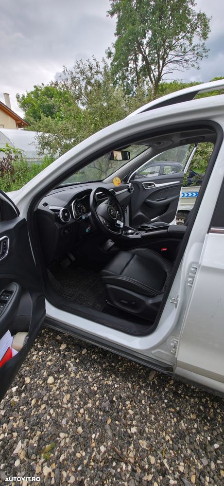 MG ZS EV Luxury - 2