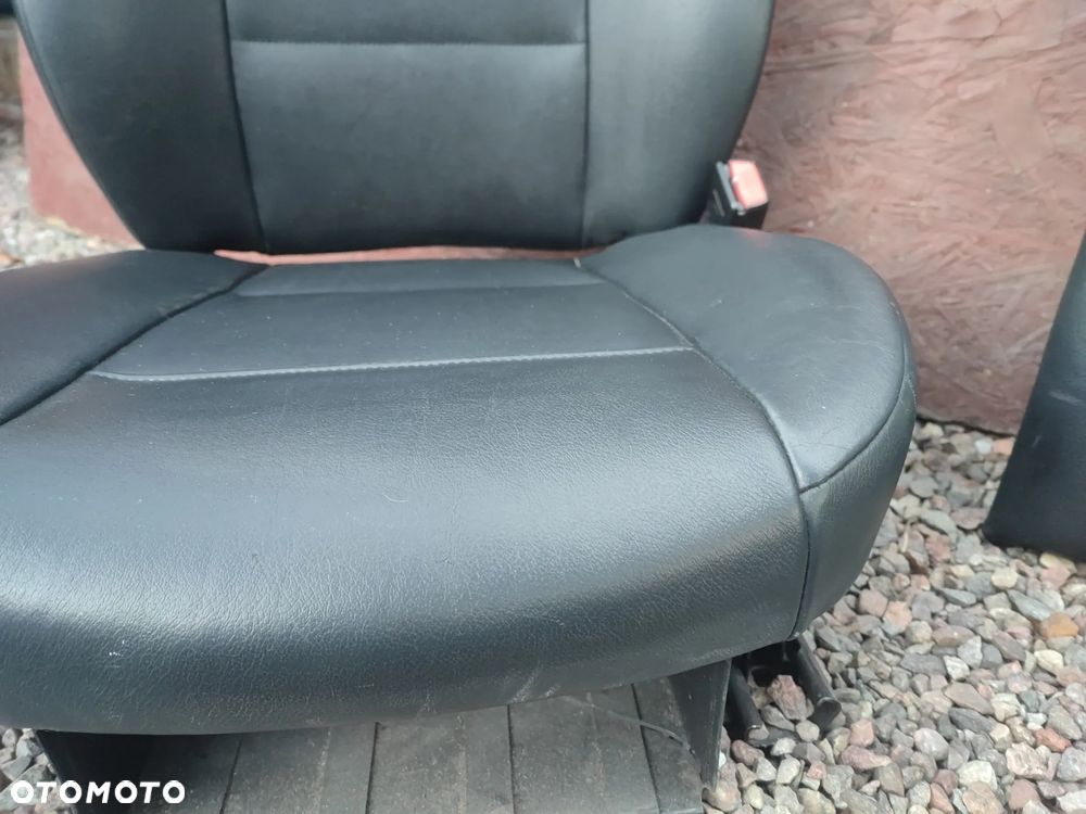 BMW E46 SEDAN ORYGINALNY KOMPLET FOTELI SKÓRZANYCH + KANAPA TYŁ SKŁADANA + BOCZKI EUROPA POD PODUSZKI AIR-BAG O NR. 52 20 8 214 940 / 52 20 8 214 970 / 52 10 8 214 910 OEM  W DOBRYM STANIE - 32