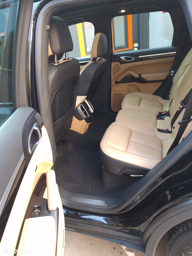 Porsche Cayenne 3.0 L - 10