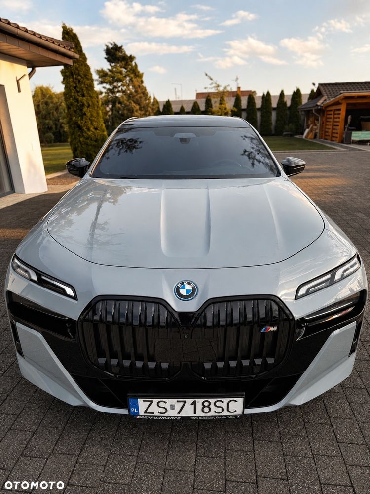 BMW Seria 7 M760e PHEV xDrive Individual Edition sport - 4