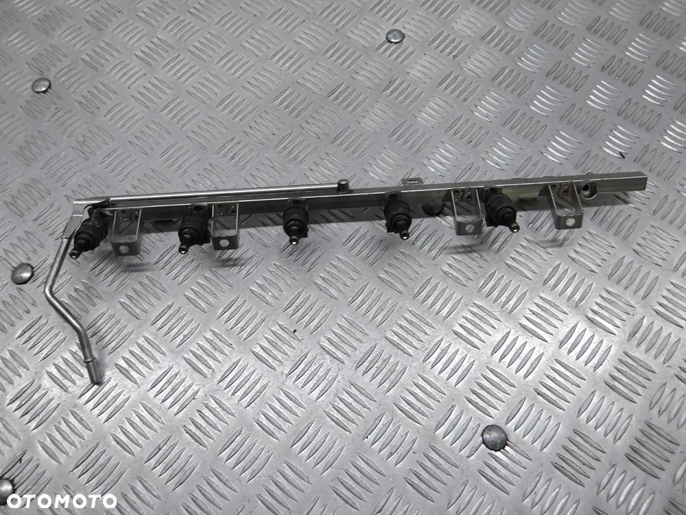 BMW E60 03-07 SEDAN 2.0B LISTWA WTRYSKOWA 7541453 - 2