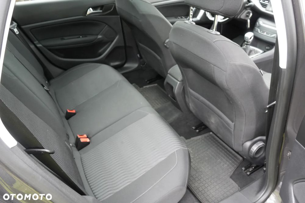 Peugeot 308 1.2 PureTech GPF GT Pack S&S - 17