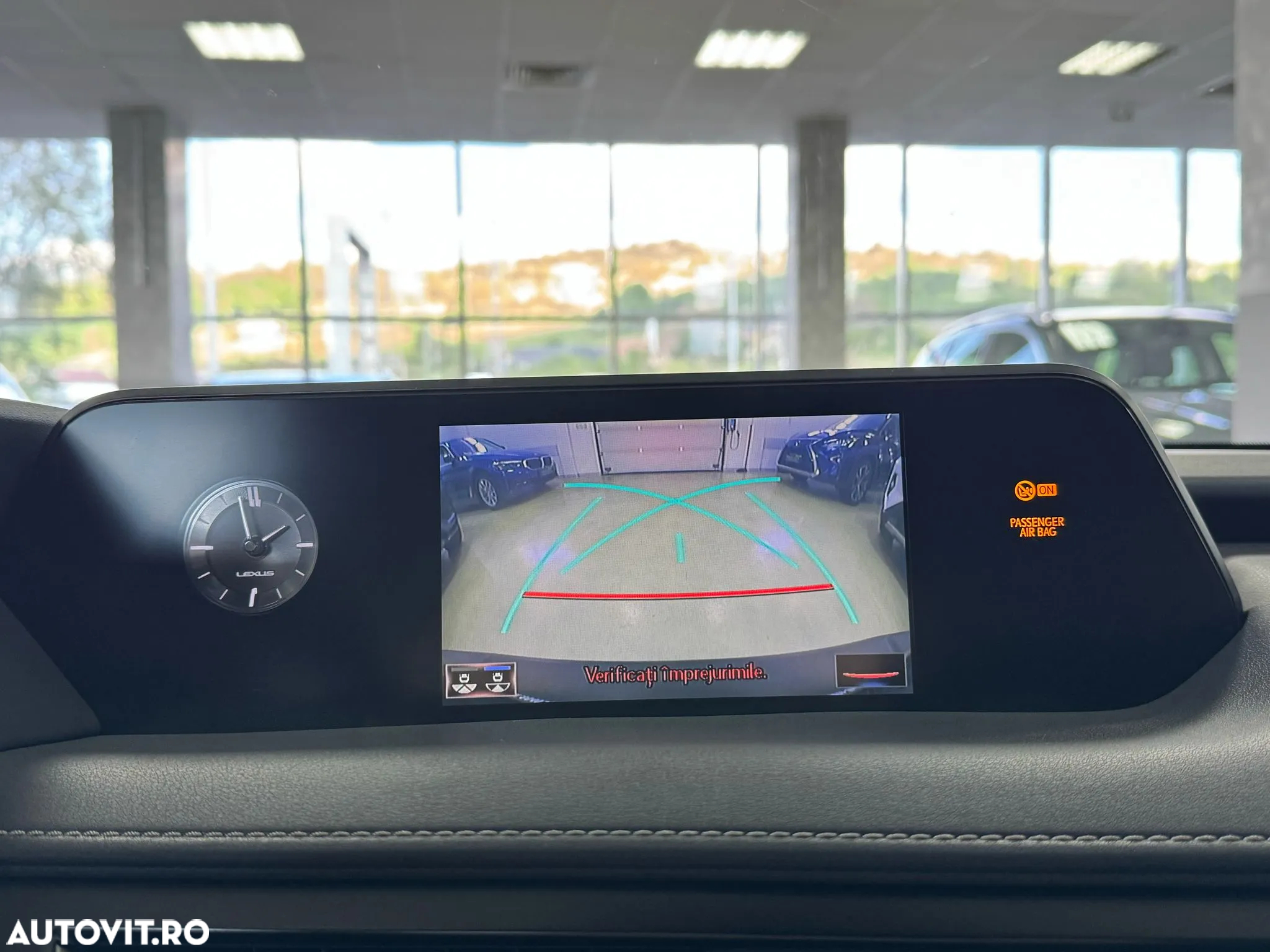 Lexus UX 250h 2.0L HEV 20H- (178 HP) 4X4 CVT F Sport - 32
