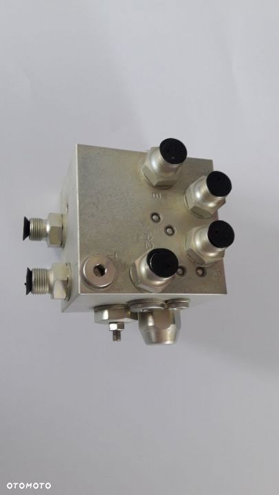 Kostka hydrauliczna pługa Kverneland  KK012742R ,  KN012742 - 1