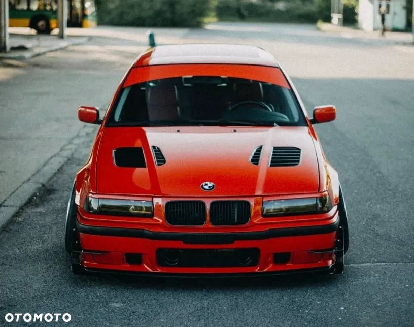BMW Seria 3 330i Touring - 1