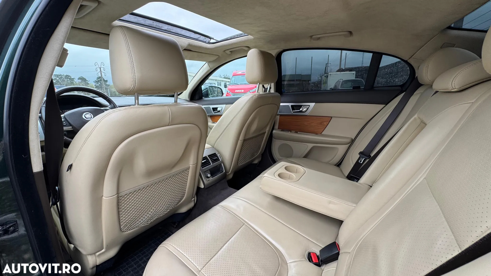 Jaguar XF 2.2D Premium Luxury - 16