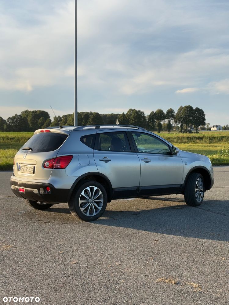 Nissan Qashqai - 2