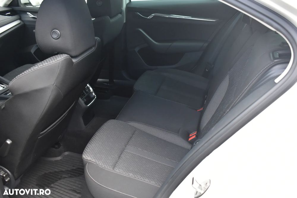 Skoda Octavia 2.0 TDI DSG Style - 17