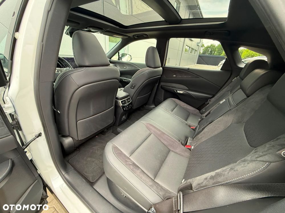 Lexus RX 450h+ Omotenashi - 9