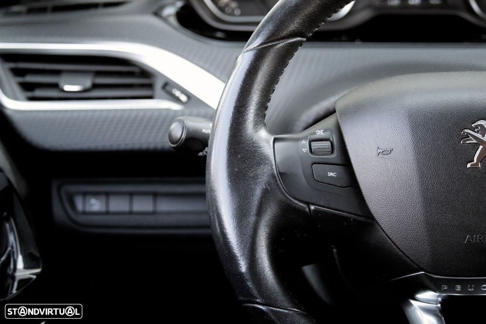 Peugeot 208 1.2 PureTech Style - 25