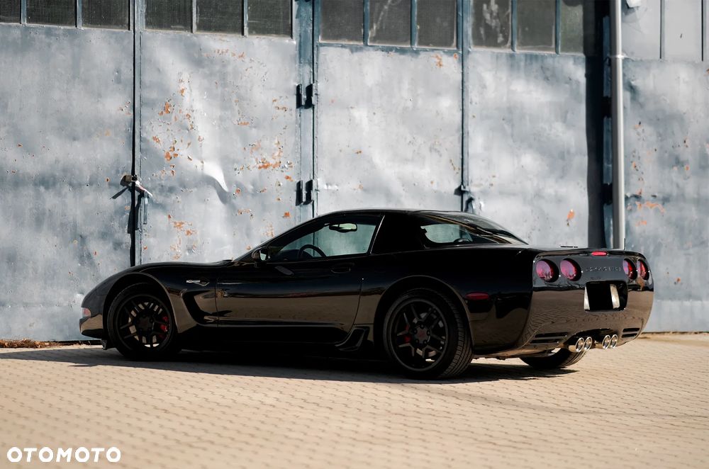 Chevrolet Corvette - 5