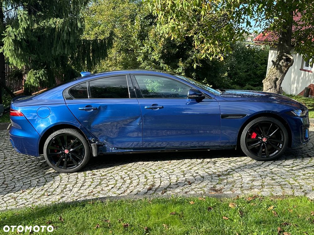 Jaguar XE 2.0 P300 AWD R-Dynamic HSE - 30