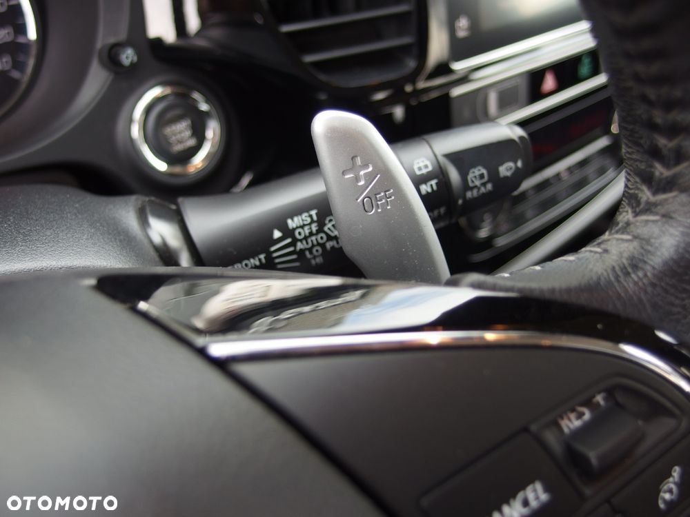 Mitsubishi Outlander 2.0 Instyle + 4WD CVT - 13