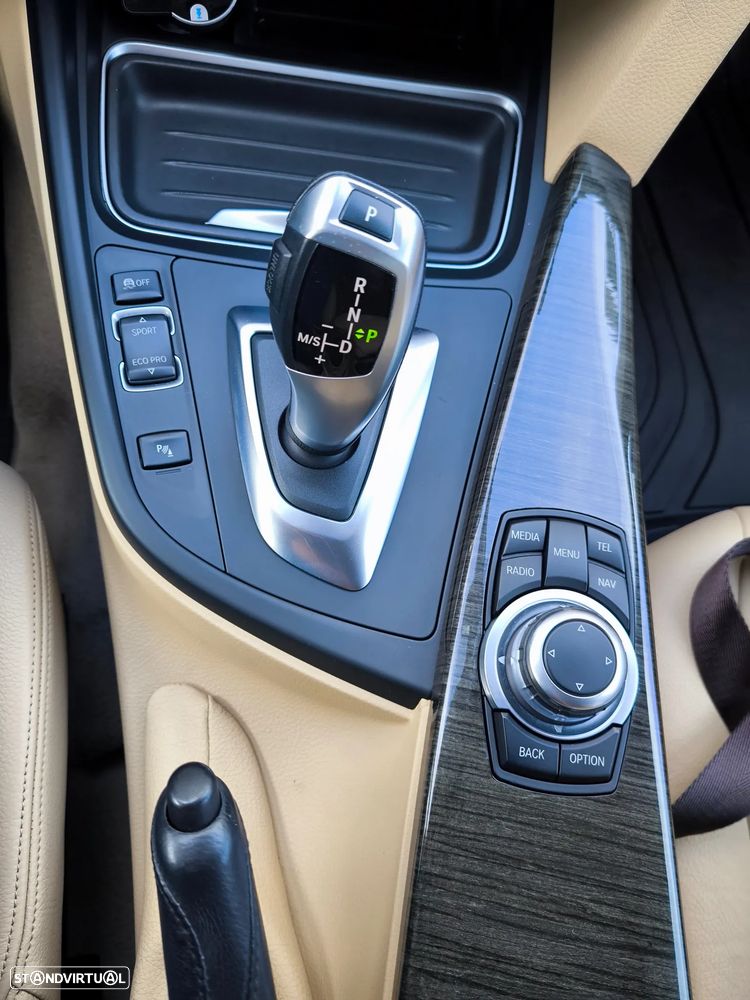 BMW 320 d Auto Line Luxury - 12