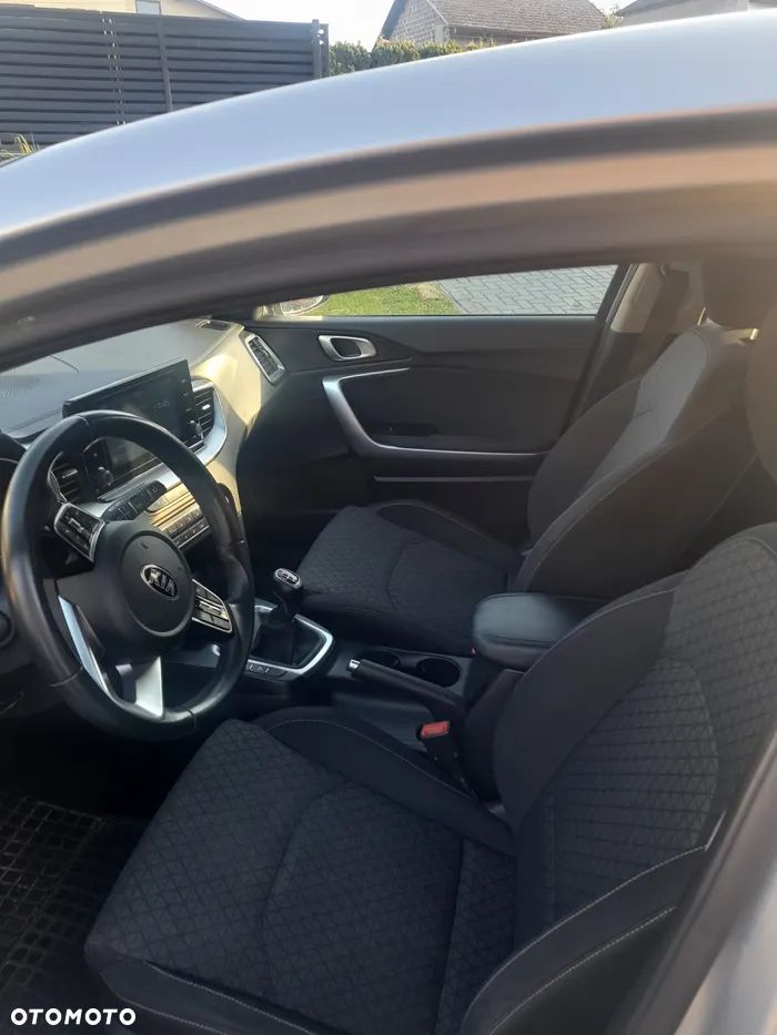 Kia Ceed 1.6 CRDi mHEV M - 7