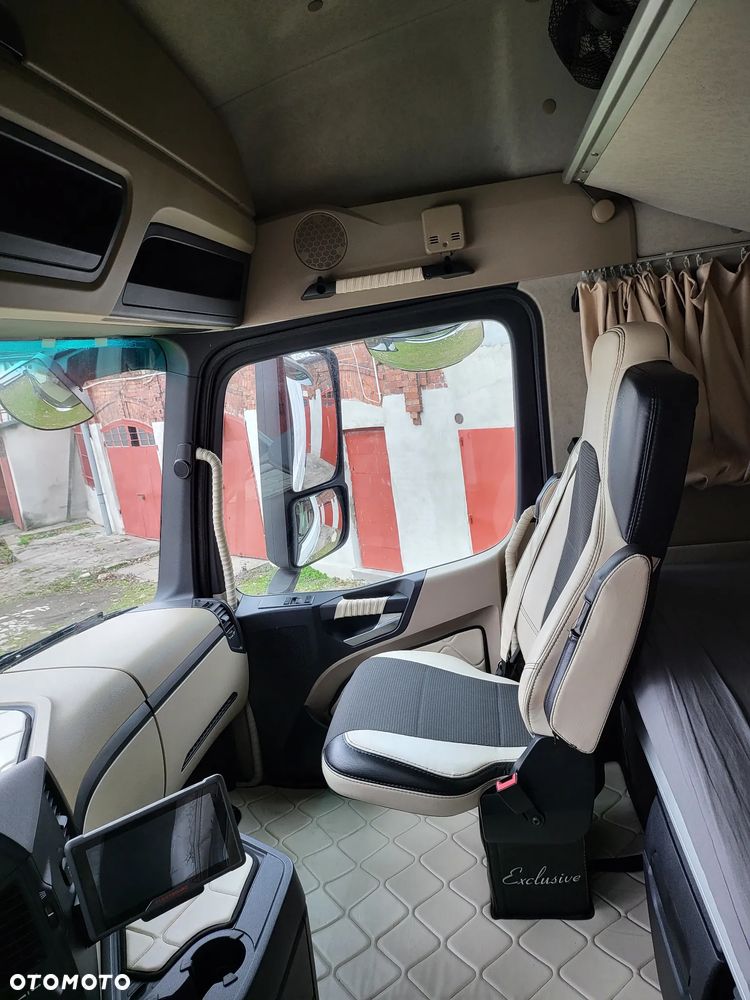 Mercedes-Benz Actros - 5