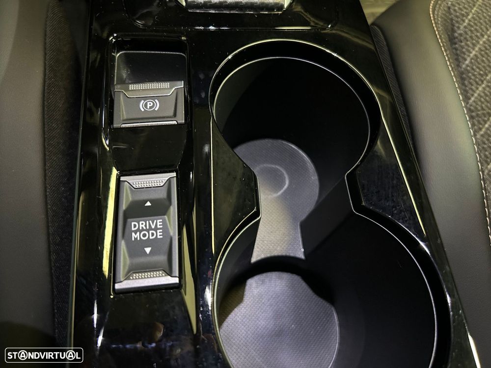 Peugeot 2008 1.2 Hybrid Allure e-DCS6 - 32