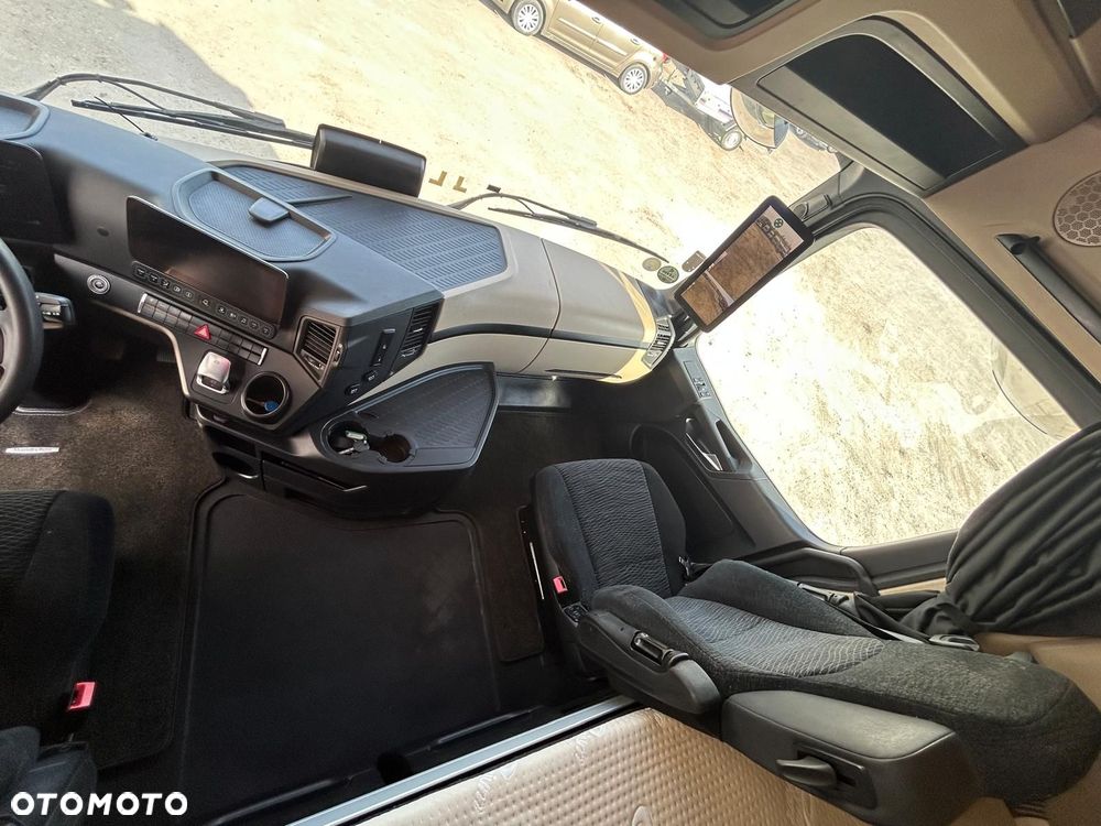 Mercedes-Benz Actros - 28