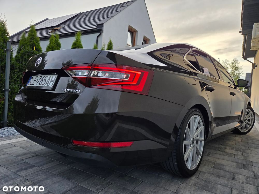Skoda Superb 2.0 TDI DSG Premium Edition - 24