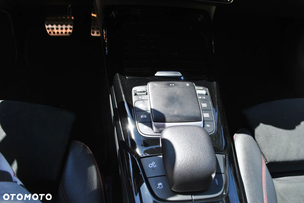 Mercedes-Benz CLA AMG 35 4-Matic 7G-DCT - 22