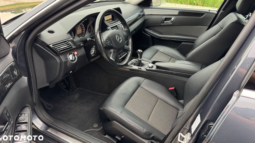Mercedes-Benz Klasa E 200 CGI BlueEffICIENCY Avantgarde - 14