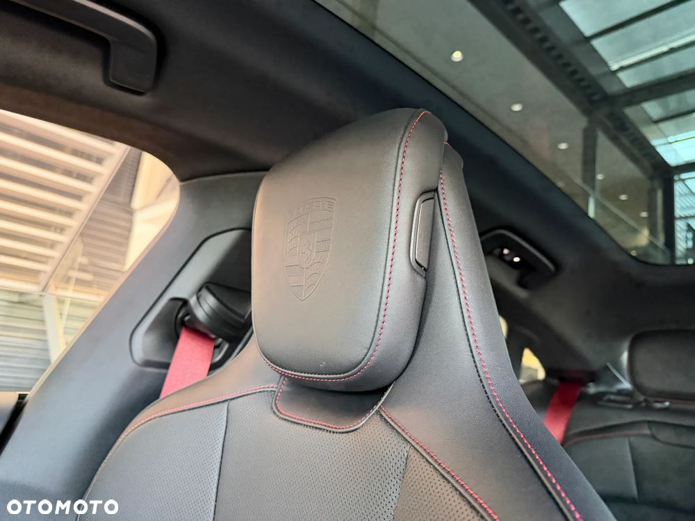 Porsche Taycan 105kWh 4S Black Edition - 25