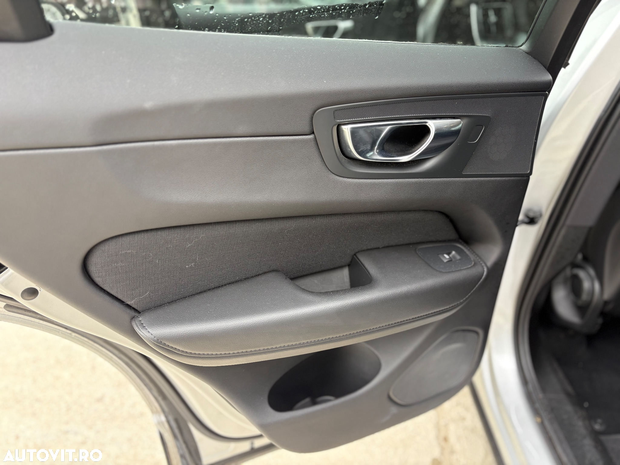 Volvo XC 60 B4 MHEV AWD Momentum Pro - 39