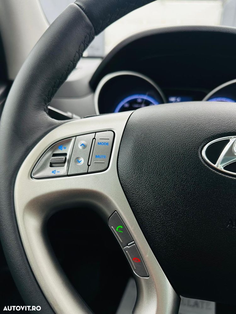 Hyundai ix35 1.7 CRDI 2WD blue Finale Silver - 28