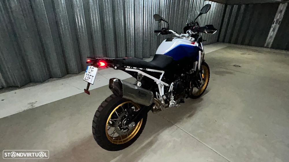 BMW F 900 GS Lightwhite / Racing Blue Metalizado (Versão GS Trophy) - 36
