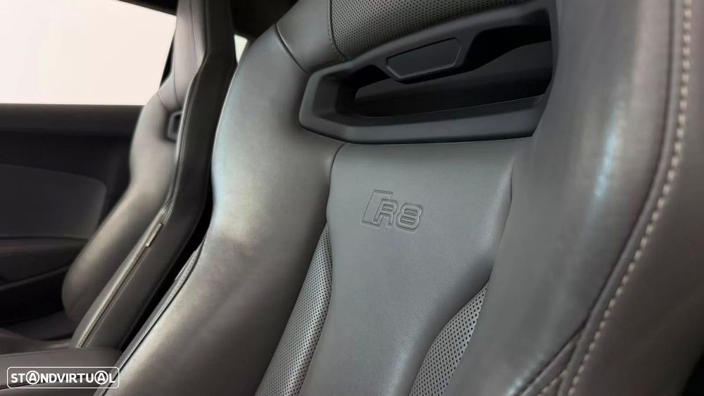 Audi R8 Coupé V10 plus 5.2 FSI quattro S tronic - 30
