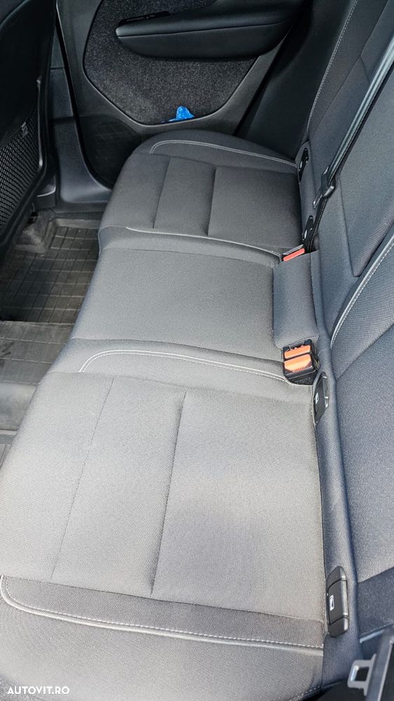 Volvo XC 40 T3 AT8 Momentum Pro - 6