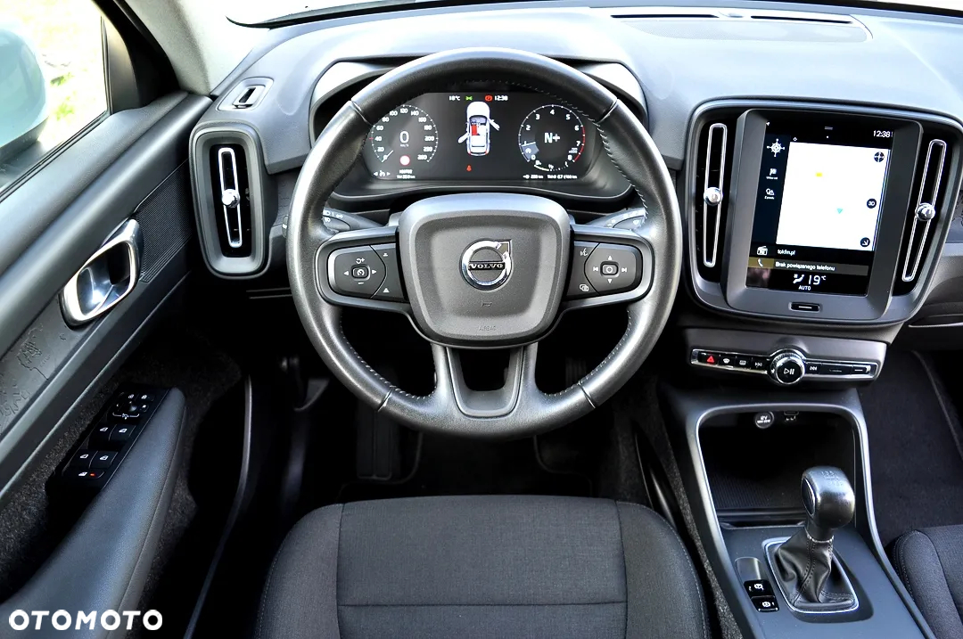 Volvo XC 40 T2 Momentum Pro - 3