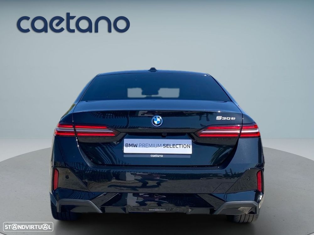 BMW 530 e Pack Desportivo M - 26