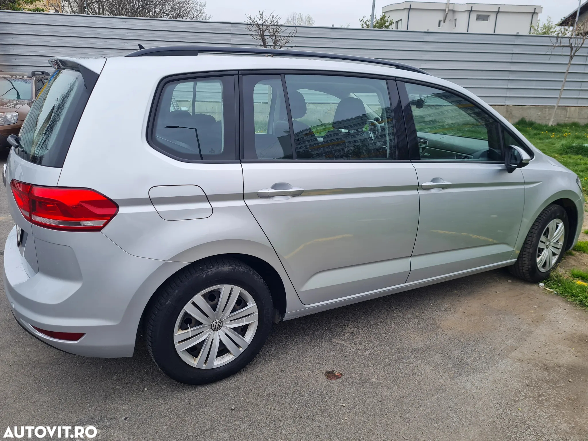 Volkswagen Touran 1.6 TDI Comfortline - 2