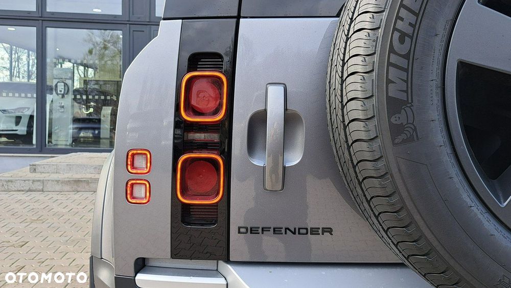 Land Rover Defender - 11