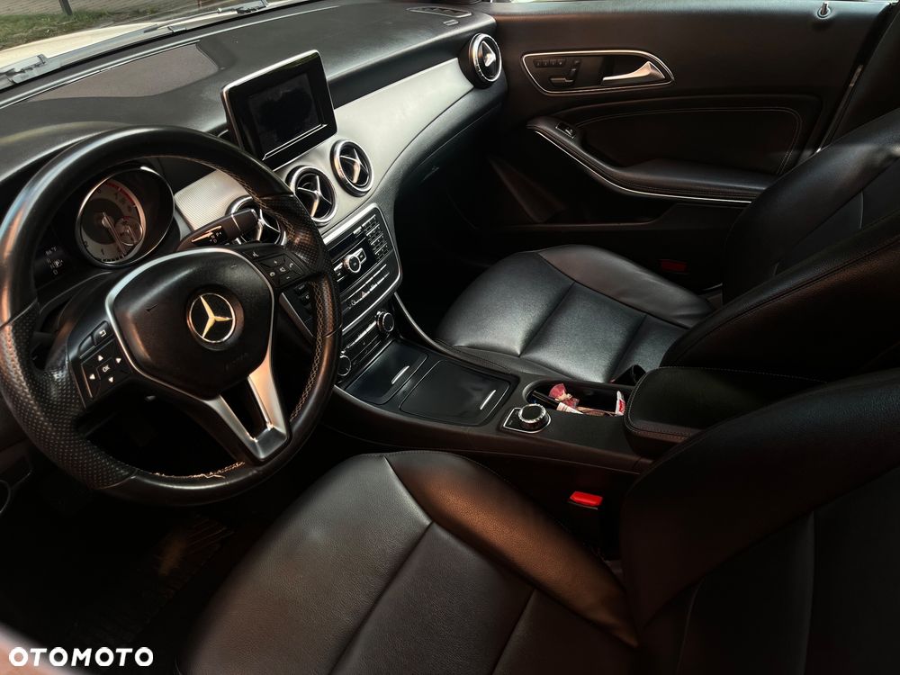 Mercedes-Benz CLA 250 4Matic 7G-DCT - 9