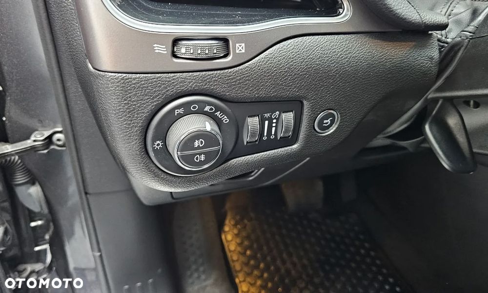 Jeep Cherokee - 24