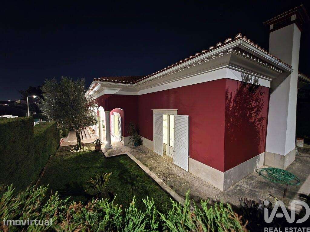 Moradia isolada T6 em Charneca de Caparica e Sobreda de 267,55 m2 - Grande imagem: 4/38