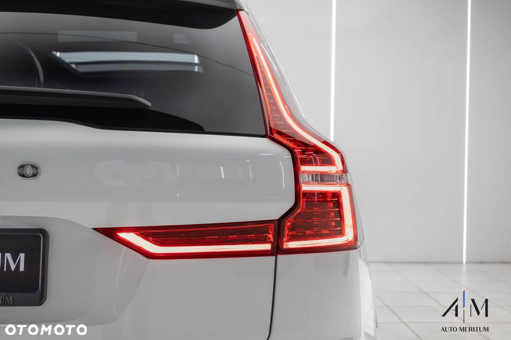 Volvo XC 60 B5 D AWD Ultimate Dark - 11