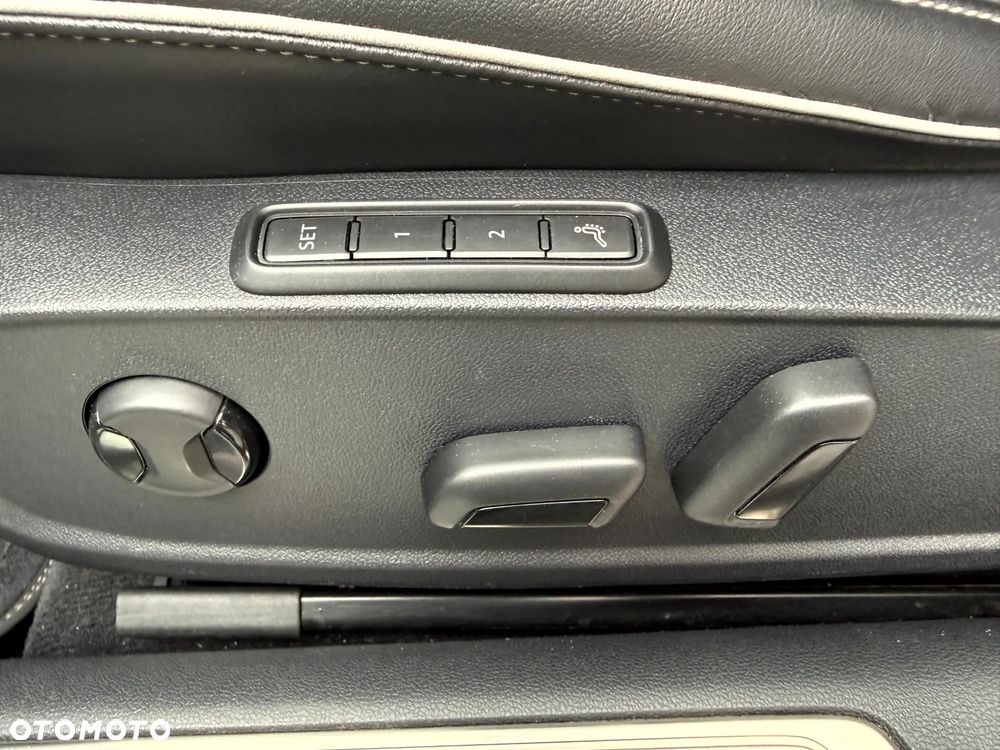 Volkswagen Arteon 2.0 TDI Bi-Turbo SCR 4Mot Elegance DSG - 17