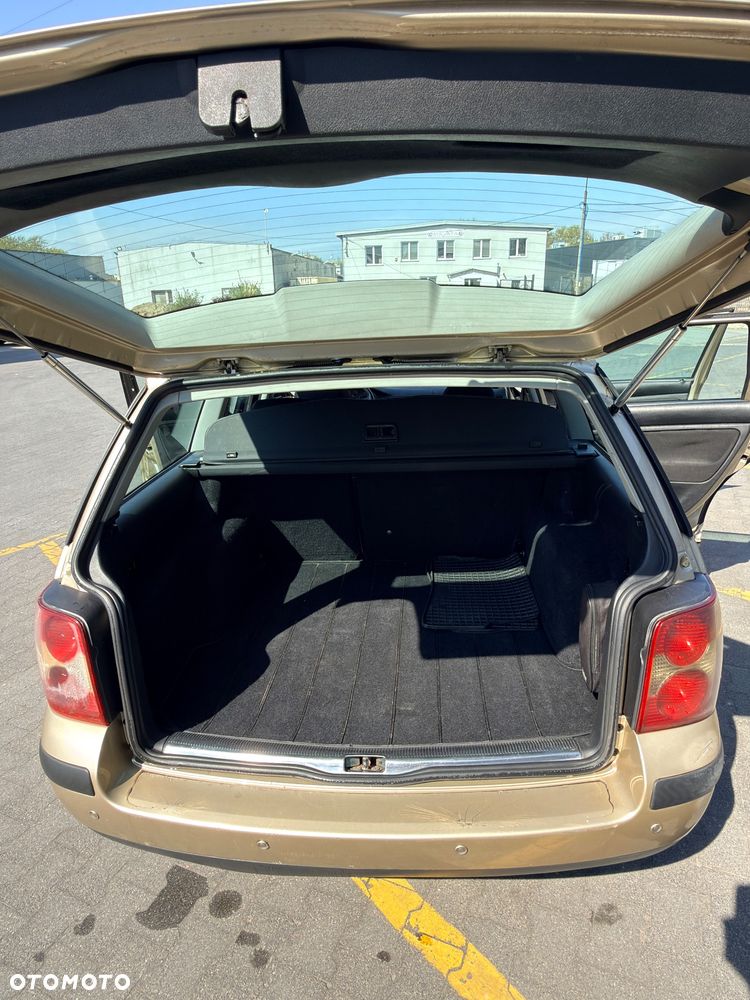 Volkswagen Passat 1.9 TDI Highline - 11