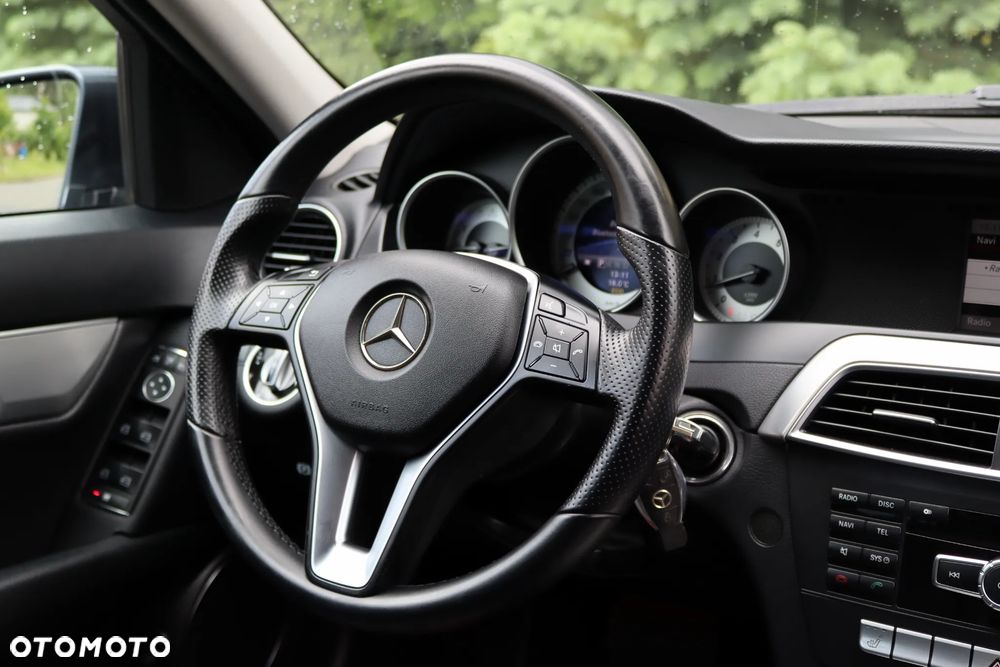Mercedes-Benz Klasa C 180 BlueEFFICIENCY 7G-TRONIC Avantgarde - 22