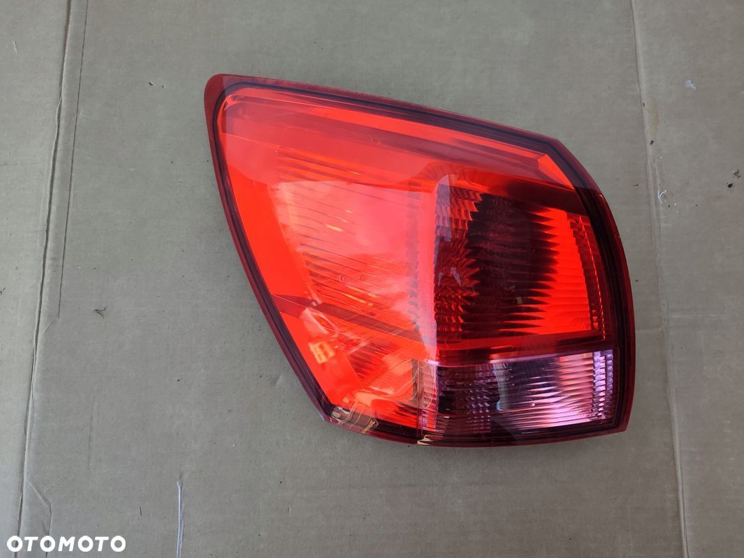 Lampa lewy tył w błotnik NISSAN QASHQAI I J10 06-10 EUROPA - 1