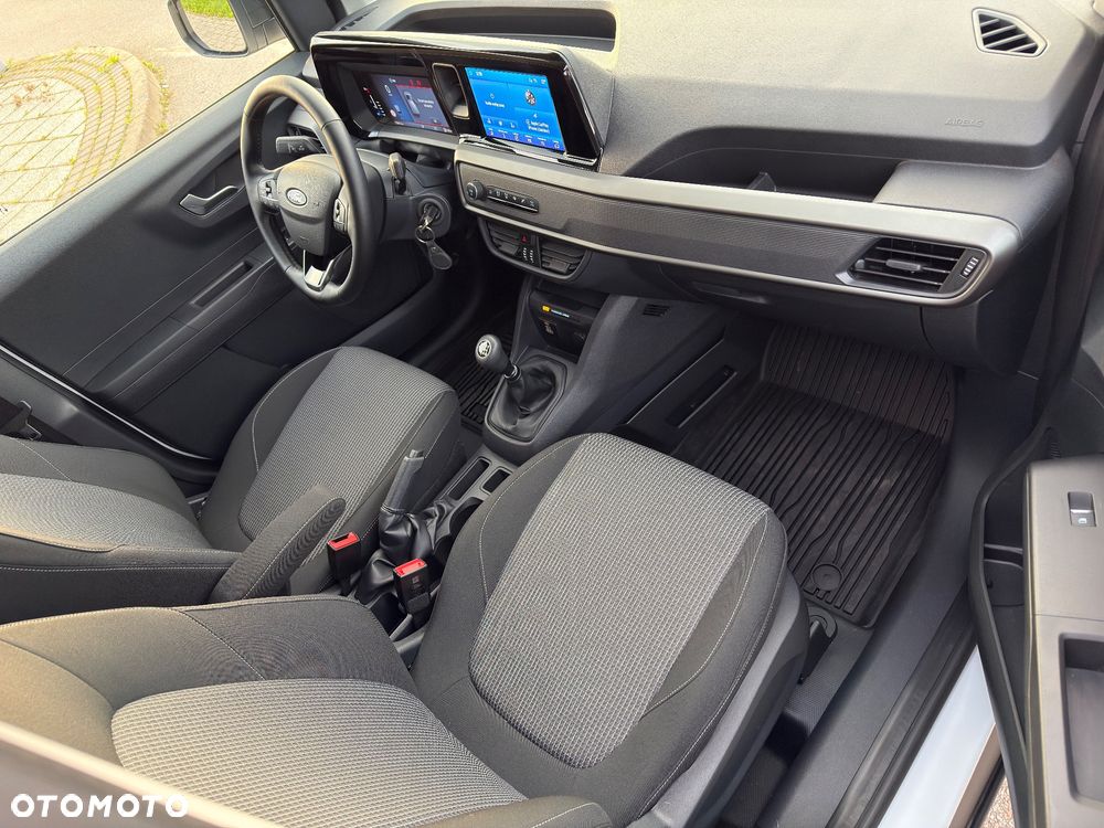 Ford Transit Courier - 10