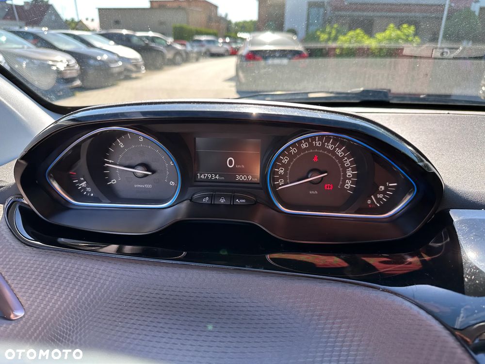 Peugeot 2008 - 12