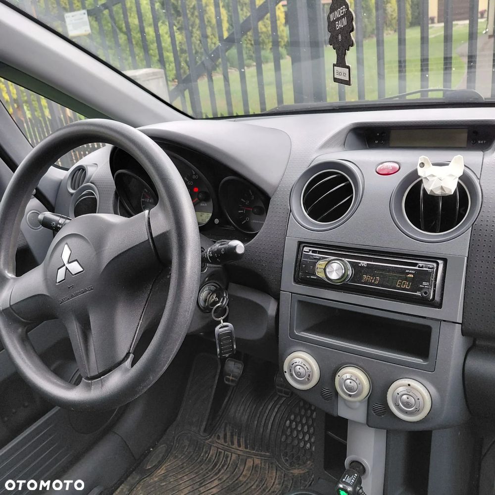 Mitsubishi Colt - 4