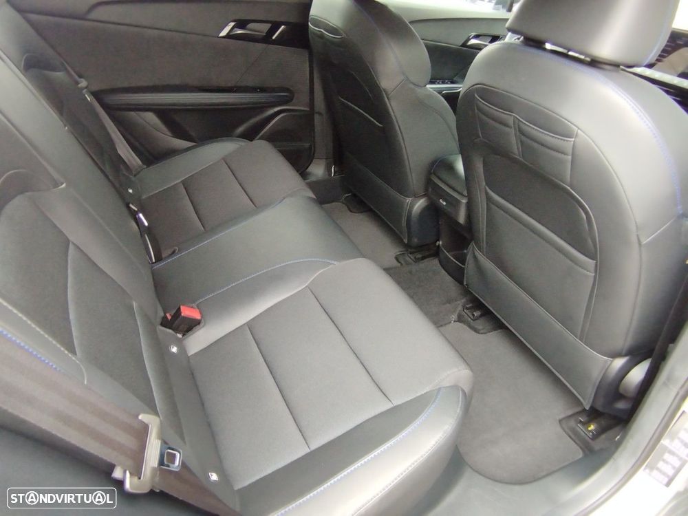MG MG4 64 kWh Luxury - 33