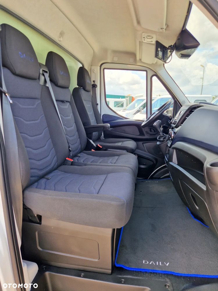 Iveco 35S16 2,3 HPI 160 KONNY KONTENER 4,2M WINDA KLIMA WEBASTO KAMERA 8 BIEGOWY HIMATIC 4,1M ROZSTAW OSI IDEALNY - 20