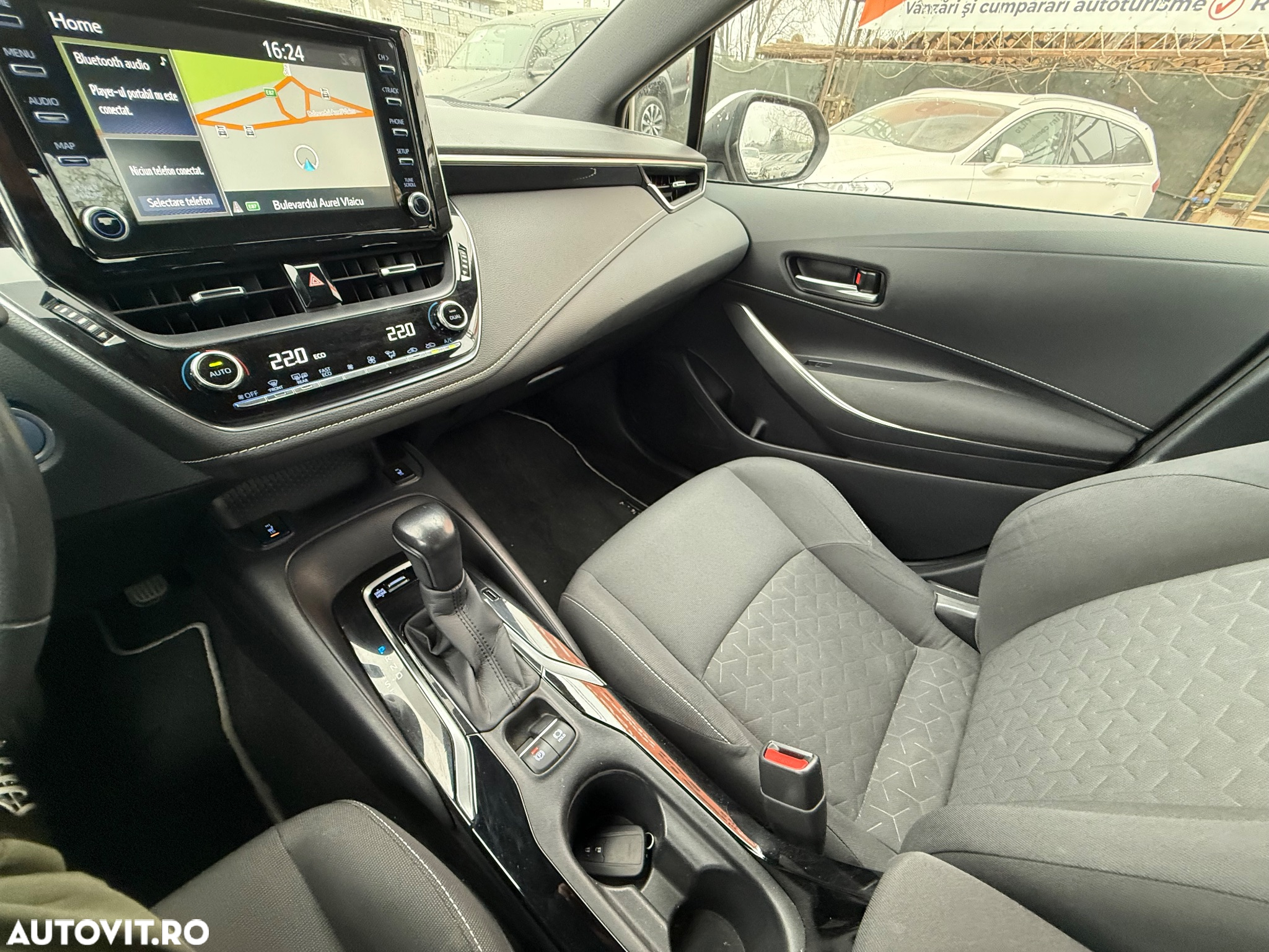 Toyota Corolla 2.0 Hybrid Lounge - 19