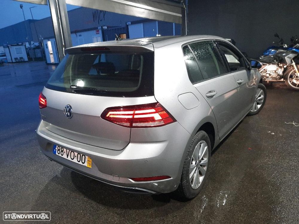 VW Golf 1.6 TDI Confortline - 4